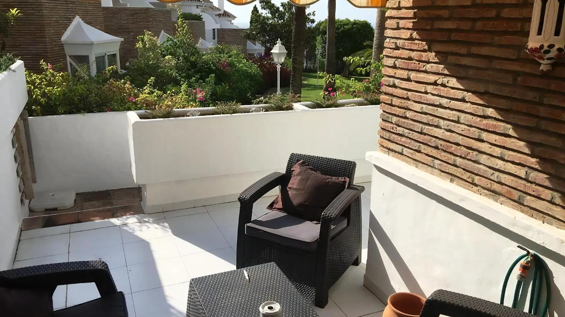 Studio Fuer 4 Personenund 1 Kind In Andalusien Estepona Spain